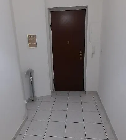 Apartment Bellissimo Alloggio Vicino Metro Bengasi,lino House