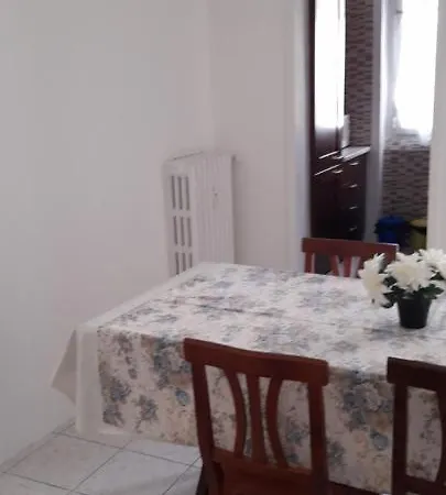 Apartment Bellissimo Alloggio Vicino Metro Bengasi,lino House